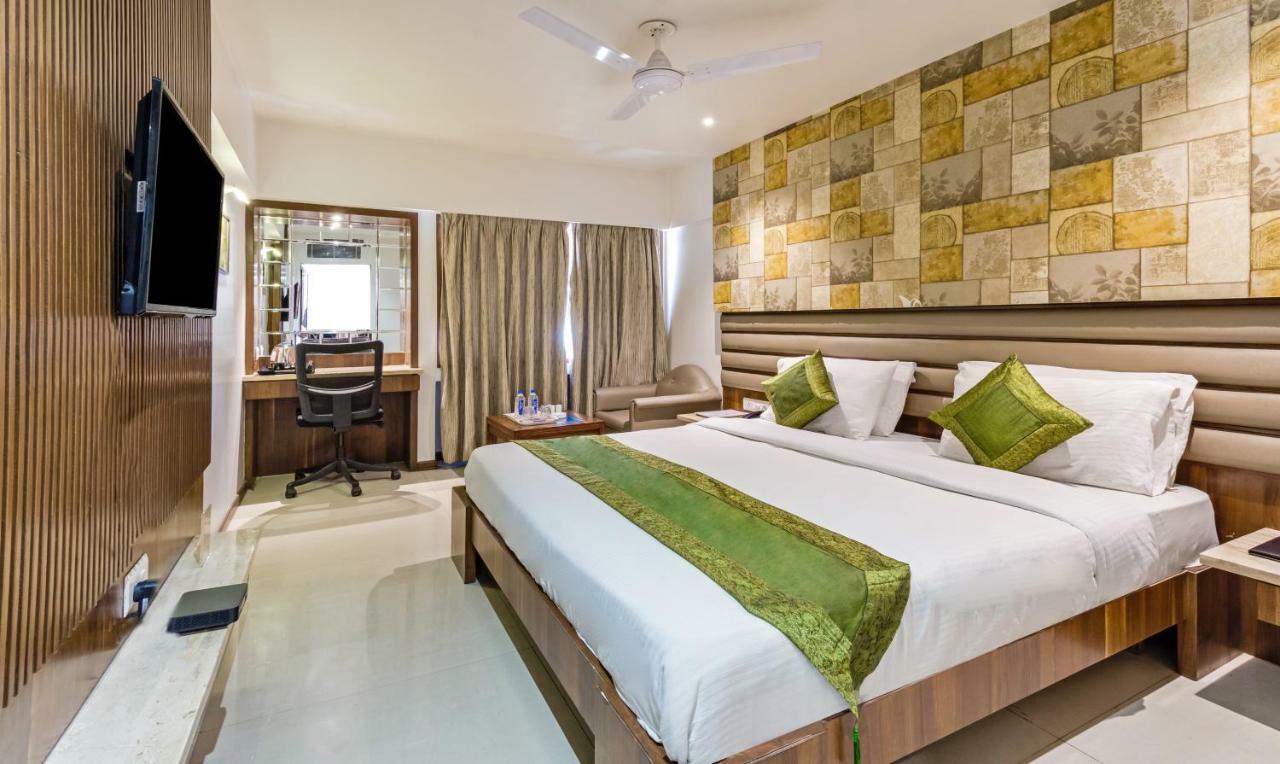 Hotel Crown Palace Indore Zewnętrze zdjęcie