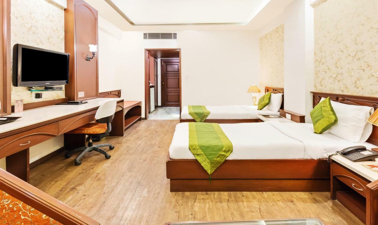 Hotel Crown Palace Indore Zewnętrze zdjęcie
