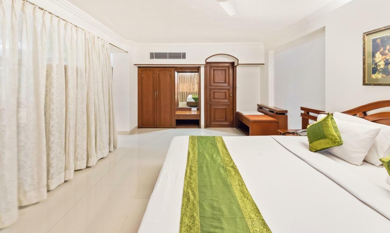 Hotel Crown Palace Indore Zewnętrze zdjęcie