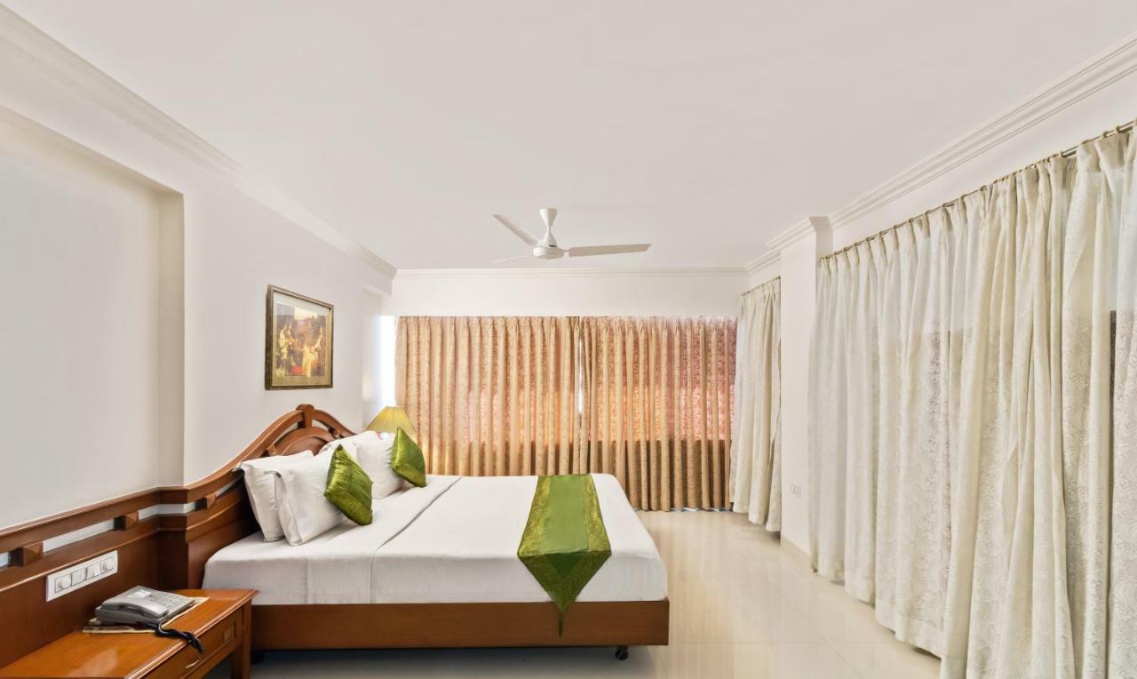 Hotel Crown Palace Indore Zewnętrze zdjęcie