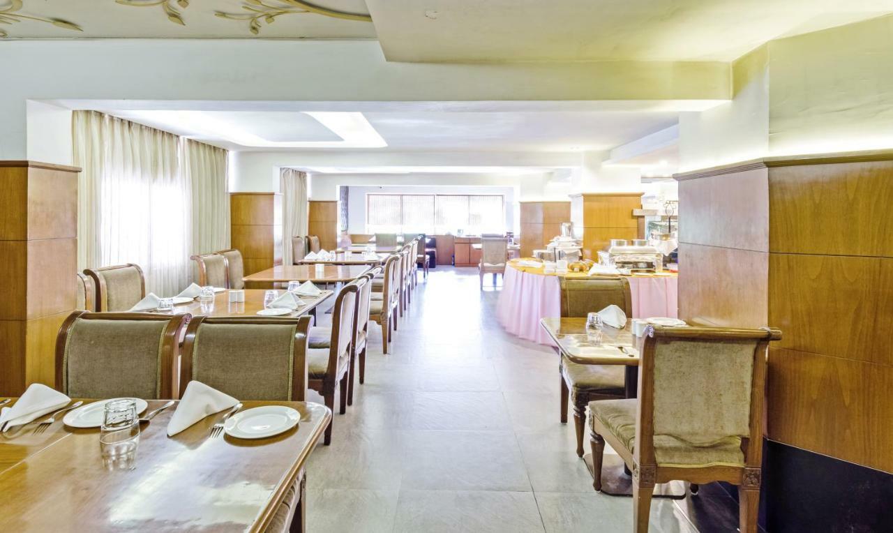 Hotel Crown Palace Indore Zewnętrze zdjęcie