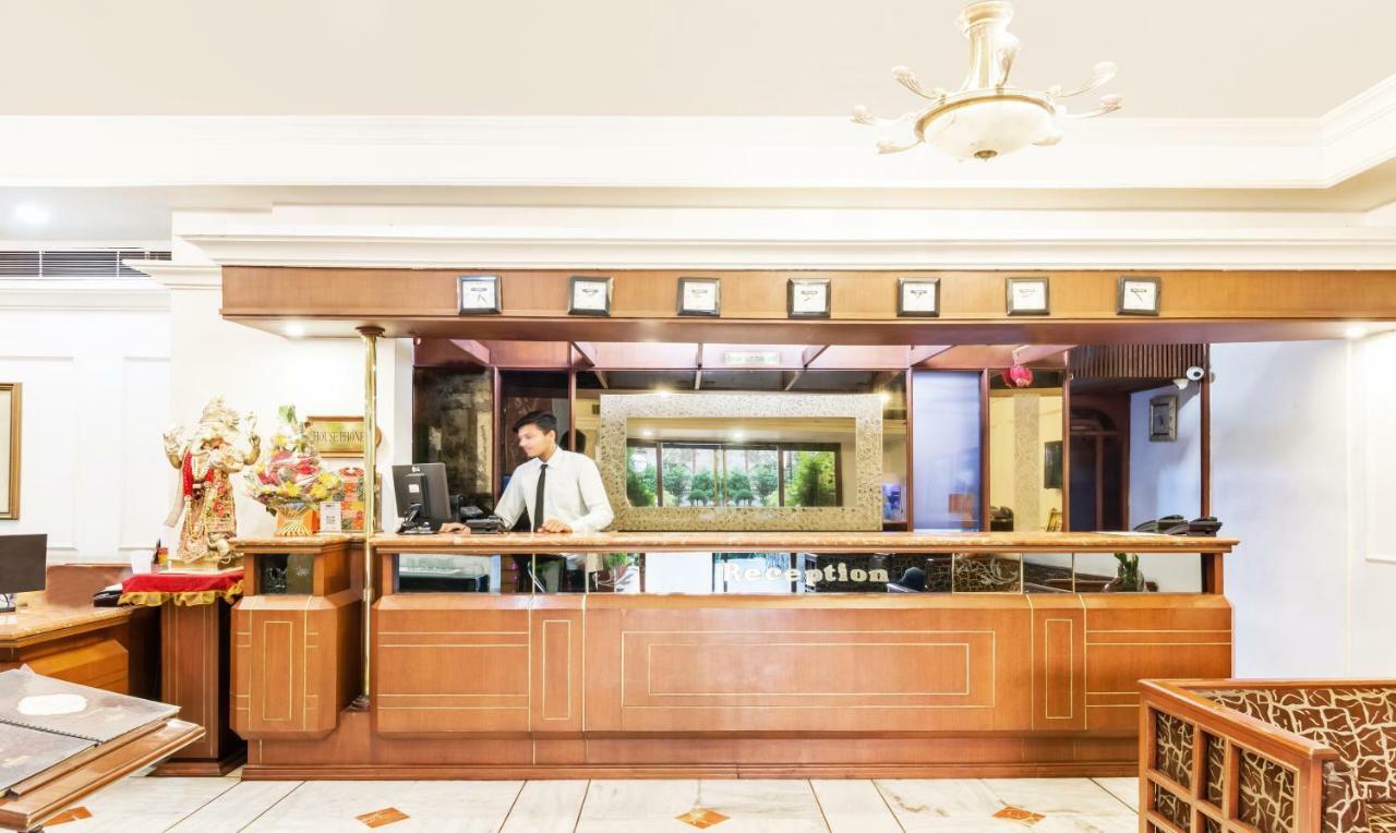 Hotel Crown Palace Indore Zewnętrze zdjęcie